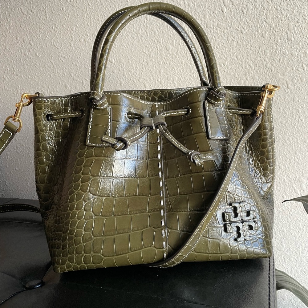 Authentic Tory Burch Mcgraw Embossed Small Drawstring